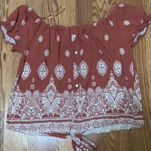 Off the shoulder bandana patter shirt